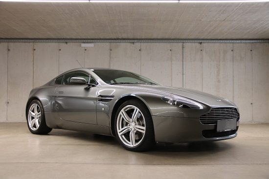 Aston Martin V8 Vantage Coupé *HANDSCHALTER* bei THE CANDYSHOP – RR MOTORS in 